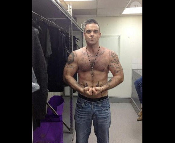 Robbie Williams torse nu le 15 août 2012.