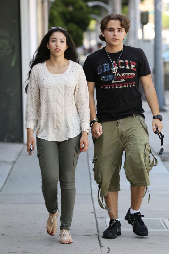 Le fils de Michael Jackson, Prince Jackson, et sa petite amie Remi Alfalah dans les rues de Beverly Hills, le 3 août 2013.