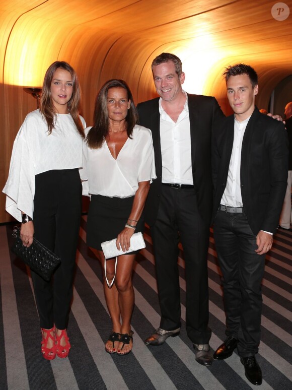 La princesse Stéphanie de Monaco organisait le 5 août 2013 au Sporting d'été de Monte-Carlo, épaulée par ses enfants Pauline et Louis Ducruet, le gala de l'association Fight Aids Monaco dont elle est la présidente. Une soirée animée par le chanteur Garou.