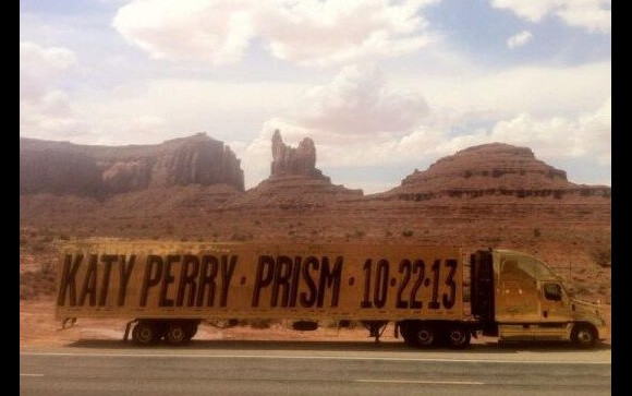 Katy Perry fait la promotion tous azimuts de son prochain album, Prism, disponible dans les bacs dès le 22 octobre 2013.