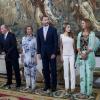 Letizia et Felipe d'Espagne, ainsi que l'infante Elena, prenaient part au dîner offert par le roi Juan Carlos Ier et la reine Sofia d'Espagne au palais Marivent à Palma de Majorque en l'honneur des autorités des Baléares, le 6 août 2013