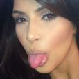 Sur son compte Keek, Kim Kardashian a posté une vidéo de 3 secondes sur laquelle elle tire la langue et adresse un joli sourire à ses fans.