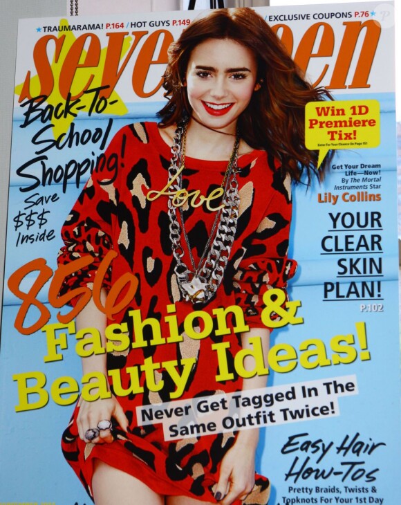 Lily Collins fait la couverture de Seventeen Magazine qu'elle a présenté à New York, le 6 août 2013.