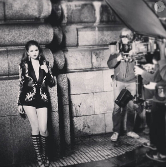 Selena Gomez, sur le tournage de Slow down, à Paris, en mai 2013.