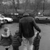 Shane Filan et ses trois enfants en promenade. Photo Twitter du 13 avril 2013.