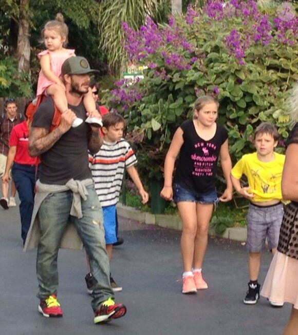 David Beckham accompagné de ses deux garçons Romeo et Cruz et de la petite Harper au parc Legoland de Carlsbad en Californie le 6 août 2013