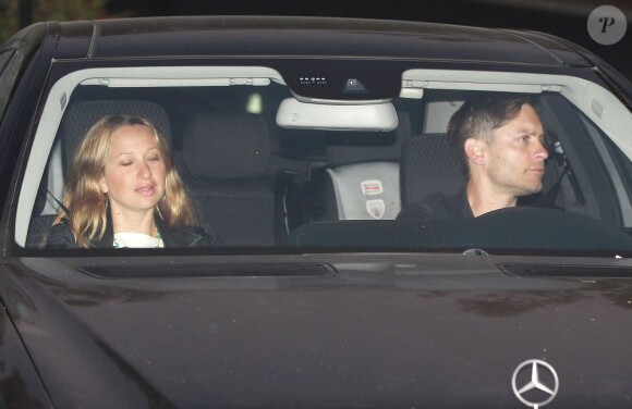 Tobey Maguire et Jennifer Meyer à l'anniversaire de Justin Theroux dans son manoir à Bel-Air, le 10 août 2013.