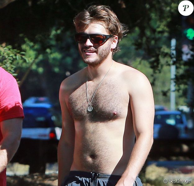 Emile Hirsch Débraillé et bedaine relâchée mais où est passé le sex