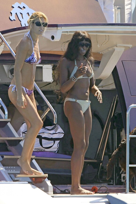 Naomi Campbell en vacances avec des amis à Formentera, le 11 août 2013.