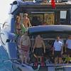 Le milliardaire russe Vladimir Doronin et ses amis profitent du soleil sur son yacht à Ibiza, non loin de Naomi Campbell, en vacances à Ibiza. Le 9 août 2013.