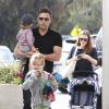 Jennifer Garner est allée faire son marché comme tous les dimanches au Farmers Market en compagnie de son mari Ben Affleck, et de leurs enfants Violet et Samuel, le 11 août 2013 à Pacific Palisades - Mais où était donc Seraphina ?