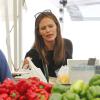 Jennifer Garner est allée faire son marché comme tous les dimanches au Farmers Market en compagnie de son mari Ben Affleck, et de leurs enfants Violet et Samuel, le 11 août 2013 à Pacific Palisades