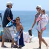 Kevin Federline sur la plage avec sa femme Victoria Prince et ses enfants, Jordan Kay, Sean Preston et Jayden James, à Los Angeles, le 22 juin 2013.