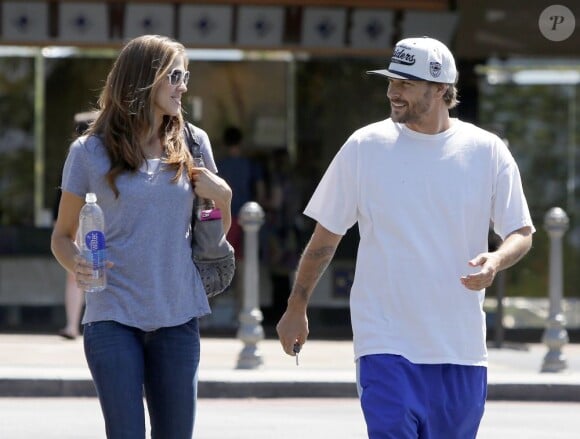 Kevin Federline et Victoria Prince dans les rues de Calabasas, à Los Angeles, le 30 juillet 2013.