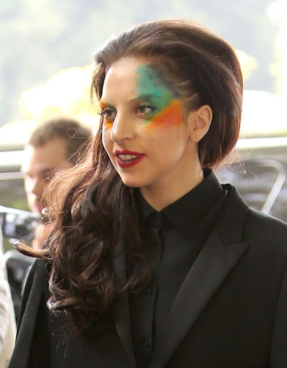 Lady Gaga arrive dans les studios d'une radio de Los Angeles, le 13 août 2013.