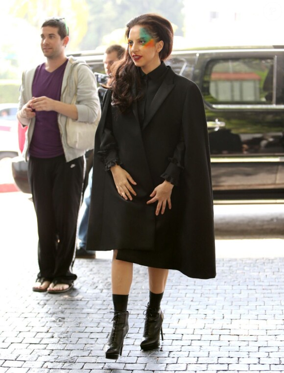 Lady Gaga arrive dans les studios d'une radio de Los Angeles, le 13 août 2013.
