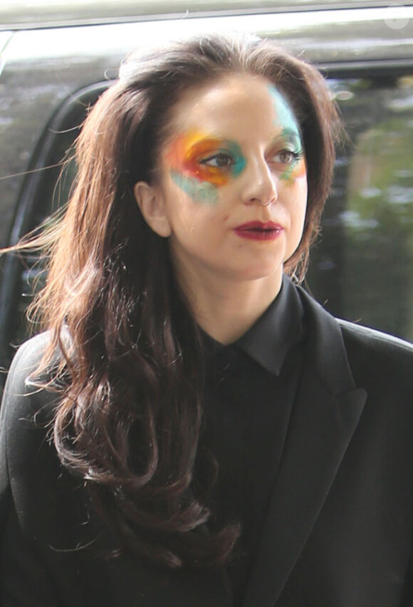 Lady Gaga arrive dans les studios d'une radio de Los Angeles, le 13 août 2013.