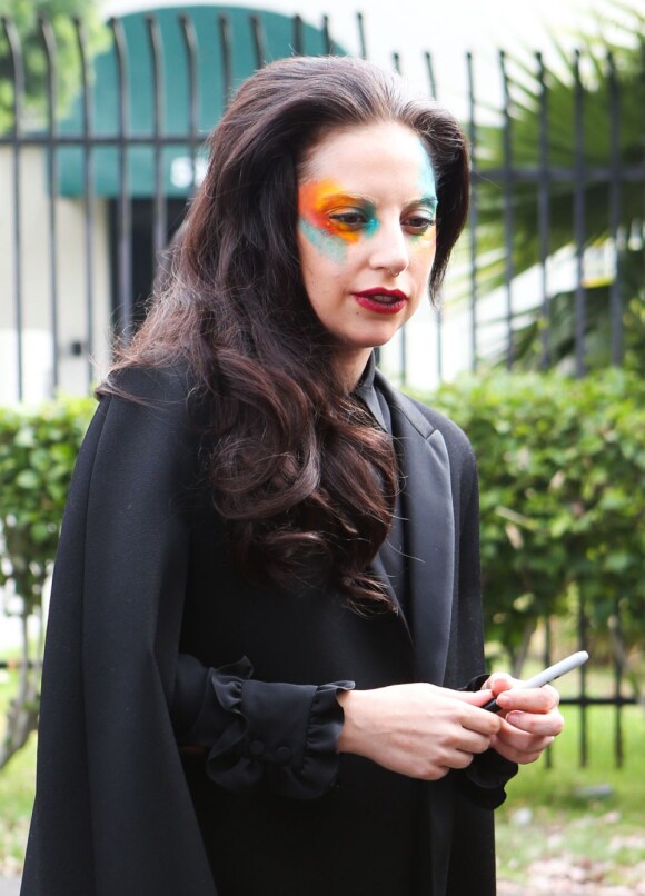 Lady Gaga quitte les studios d'une radio de Los Angeles, le 13 août 2013.