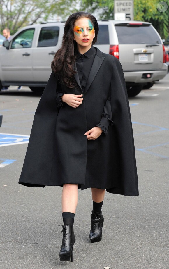 Lady Gaga quitte les studios d'une radio de Los Angeles, le 13 août 2013.