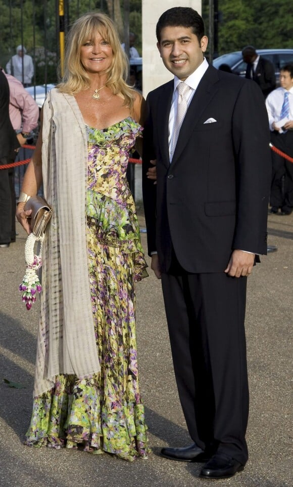 Cyrus Vandrevala avec Goldie Hawn en juin 2010 à Londres lors d'une parade d'éléphants au profit de The Elephant Family.