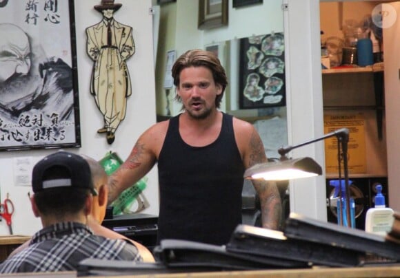 Sean Stewart, fils de Rod Stewart, dans un salon de tatouage de Beverly Hills le 9 septembre 2012