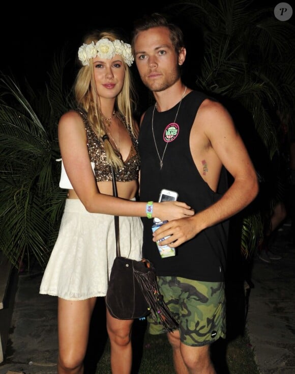 Ireland Baldwin et son petit ami Slater Trout lors du festival de musique de Coachella à Indio, le 13 avril 2013.
