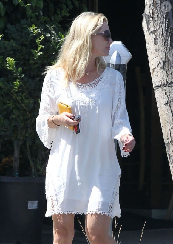 Exclusif - La comédienne Jennie Garth sans maquillage dans les rues de Los Angeles, le 15 août 2013