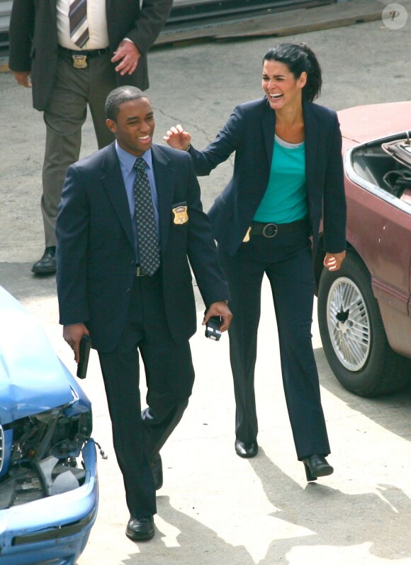 Angie Harmon et Lee Thompson Young sur le tournage de "Rizzoli et Isles : Autopsie d'un meurtre" à Los Angeles, le 13 juin 2012. 