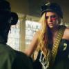 Avril Lavigne, guerrière dejantée, dans le clip de son dernier single, Rock N Roll dévoilé le 20 août 2013.