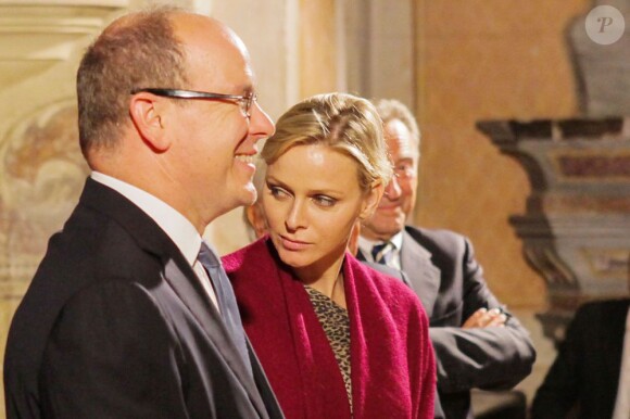 Albert II de Monaco et Charlene se sont rendus à Paroldo en Italie, le 18 août 2013. Le souverain a été fait Citoyen d'honneur de la ville avant d'aller assister avec la princesse à un concert dans l'église du village.