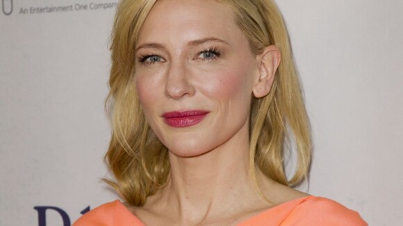 Cate Blanchett : Lumineuse et estivale, mais le cancer l'attend...