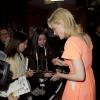 Cate Blanchett signe des autographes à la première australienne de Blue Jasmine à Sydney, le 20 août 2013.