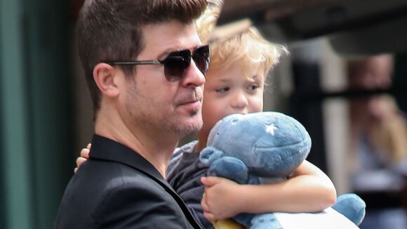 Robin Thicke : Papa cool, son petit Julian le suit aux MTV VMA 2013