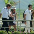 Jennifer Aniston et Justin Theroux se rendent à l'aéroport de Cabo au Mexique, le 25 août 2013.