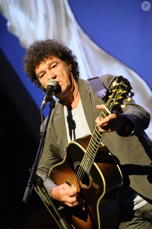 Robert Charlebois en concert lors de la cérémonie de clôture de la 6e édition du Festival du Film Francophone d'Angoulême, le 27 août 2013.