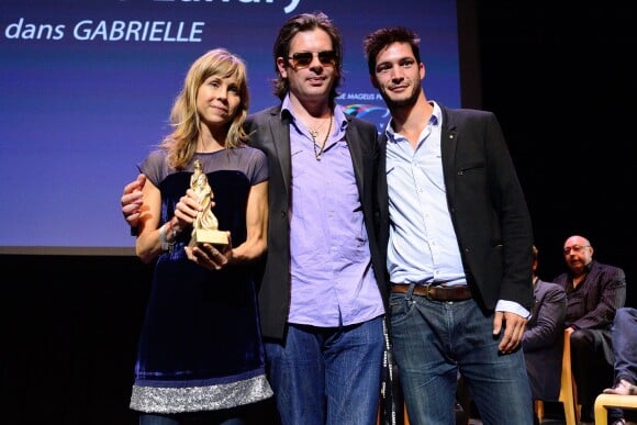 Louise Archambault au côté de Benjamin Biolay lors de la cérémonie de clôture de la 6e édition du Festival du Film Francophone d'Angoulême, le 27 août 2013.