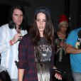 Lana Del Rey et son petit ami Barrie James O'Neill à la sortie du club  Troubadour  à West Hollywood, le 26 août 2013.