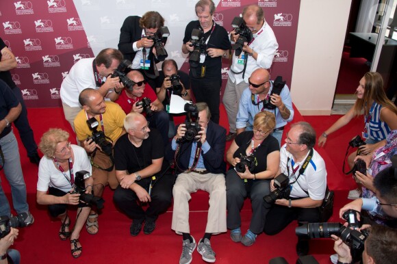 William Friedkin avec les photographes au photocall du Convoi de la peur à la 70e Mostra de Venise, le 29 août 2013.