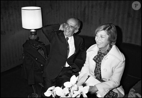 Archives - Louis de Funès et sa femme à la première de la pièce de théâtre "L'autre valise" au théâtre des variétés en 1976.