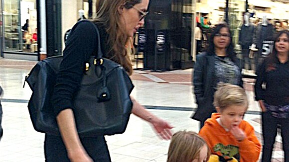 Angelina Jolie : Avec ses enfants pour une séance shopping