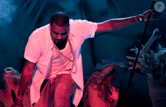 Kanye West sur scène lors du Big Chill Music Festival 2011 à Londres.