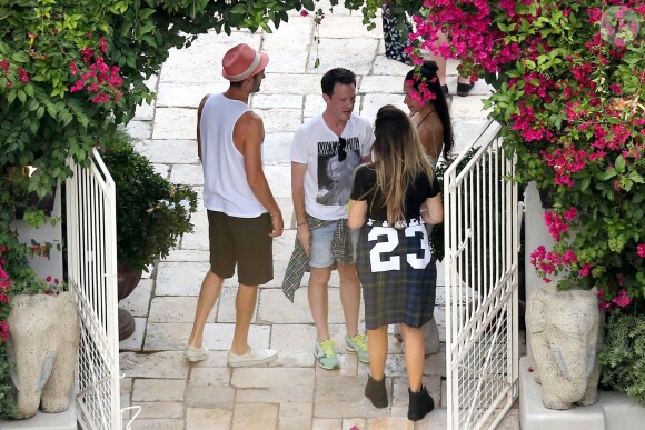 Khloé Kardashian et des amis quittent la villa de Katy Perry après une fête pour le Labor Day. Los Angeles, le 2 septembre 2013.