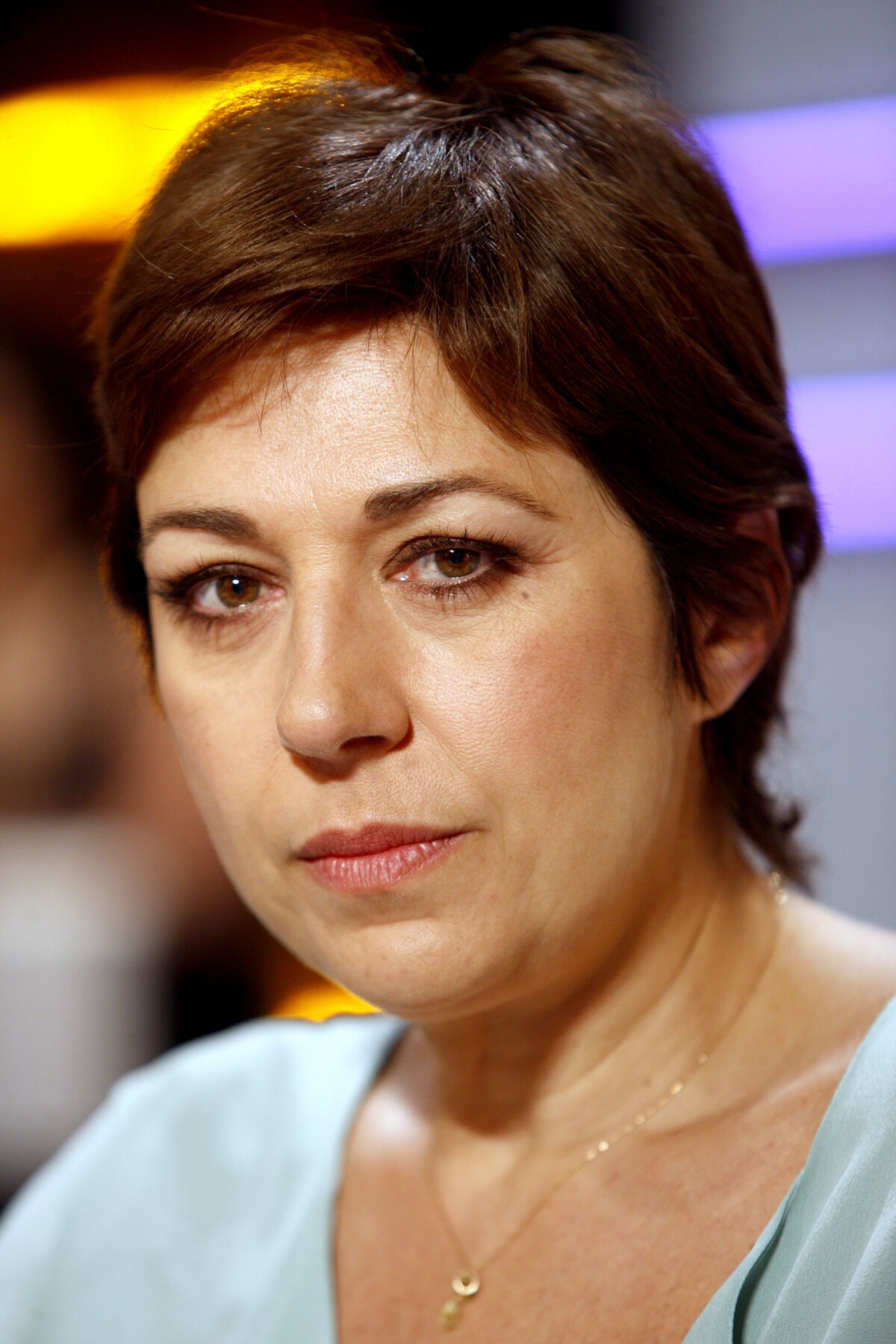 Vidéo Valérie Benguigui en portrait à Paris en mai 2012 Purepeople