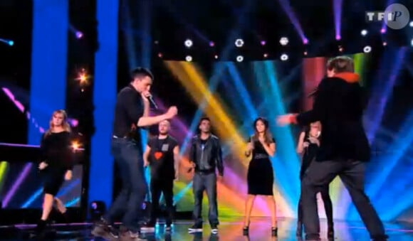 Prestation, du groupe Les Vocal Orchestra sur la scène de The Best, Le Meilleur Artiste. Dans l'émission diffusée le 6 septembre 2013.