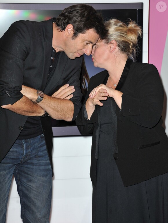 Patrick Bruel et Isabelle Nanty, parrain et marraine, inauguraient avec joie l'expo photo Stars parmi les stars organisée par le Studio Harcourt et le Forum des Halles au profit de l'association Les Toiles Enchantées, le 19 septembre 2013 à Paris.