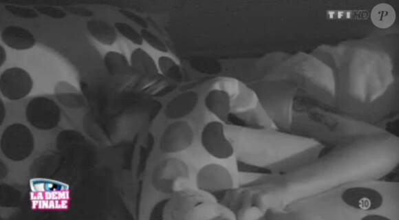 Anais et Julien passent devant le conseil des anciens dans l'hebdo de Secret Story 7 le vendredi 6 septembre 2013 sur TF1