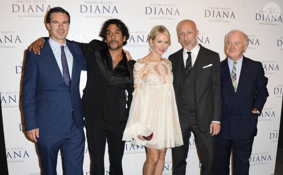 Naomi Watts et l'équipe du film à Paris le 6 septembre 2013 lors de la présentation de Diana à l'UGC Normandie sur les Champs-Elysées.