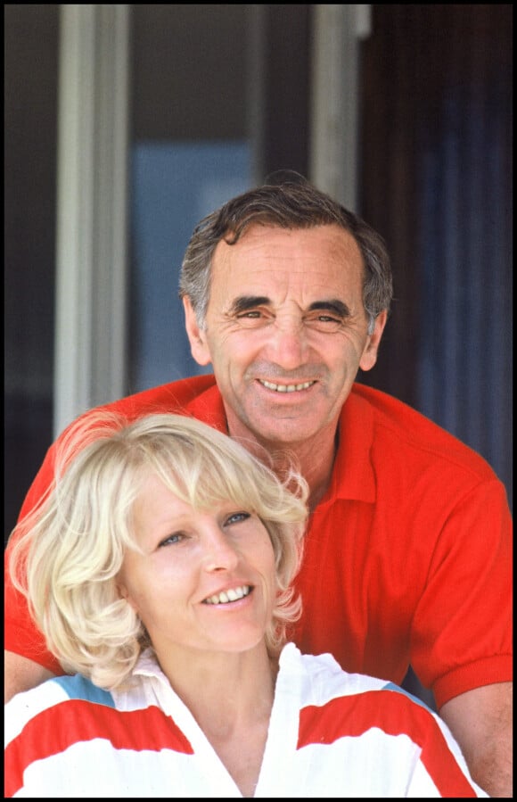 Charles Aznavour et son épouse Ulla Thorsell à Saint-tropez, le 26 juillet 1982.