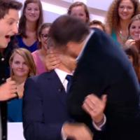 Pierre Niney et François-Xavier Demaison roulent des pelles à Antoine de Caunes