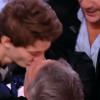 Vendredi 6 septembre sur le plateau du Grand journal, Pierre Niney embrasse Antoine de Caunes sur la bouche.